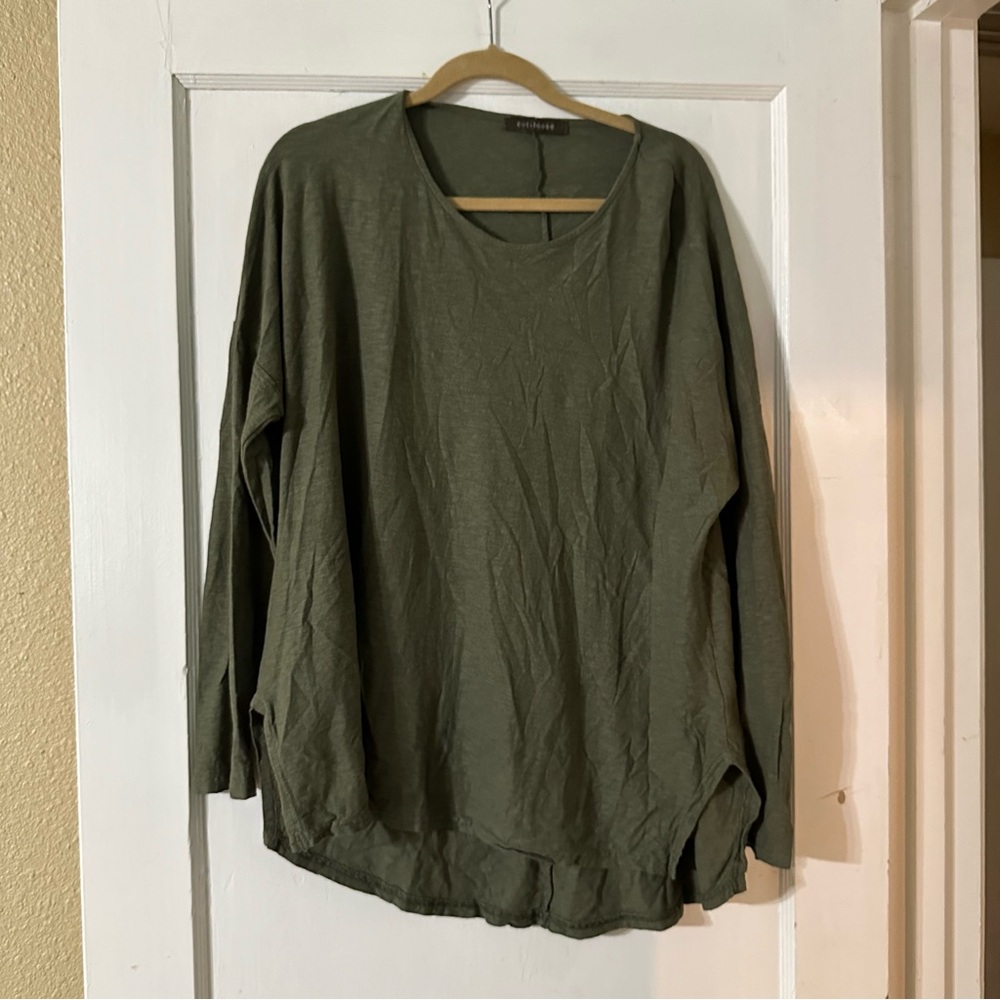 Cut loose long sleeve tunic size M